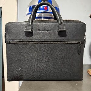 Salvatore Ferragamo
Revival 3.0 Slim Leather Briefcase